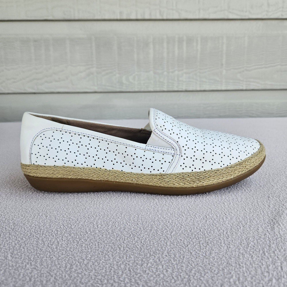 Clarks Danelly Molly Womens SZ 7 1/2 White Eyelet Espadrille Slip-On Loafer Flat - Picture 2 of 12